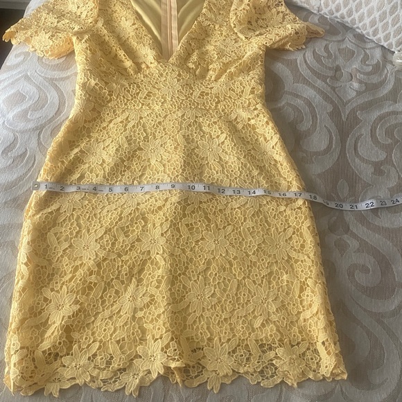 Lulu’s Yellow Lace Dress V-Neck Cocktail Mini Flutter Sleeve Structured Lace S - Picture 8 of 12